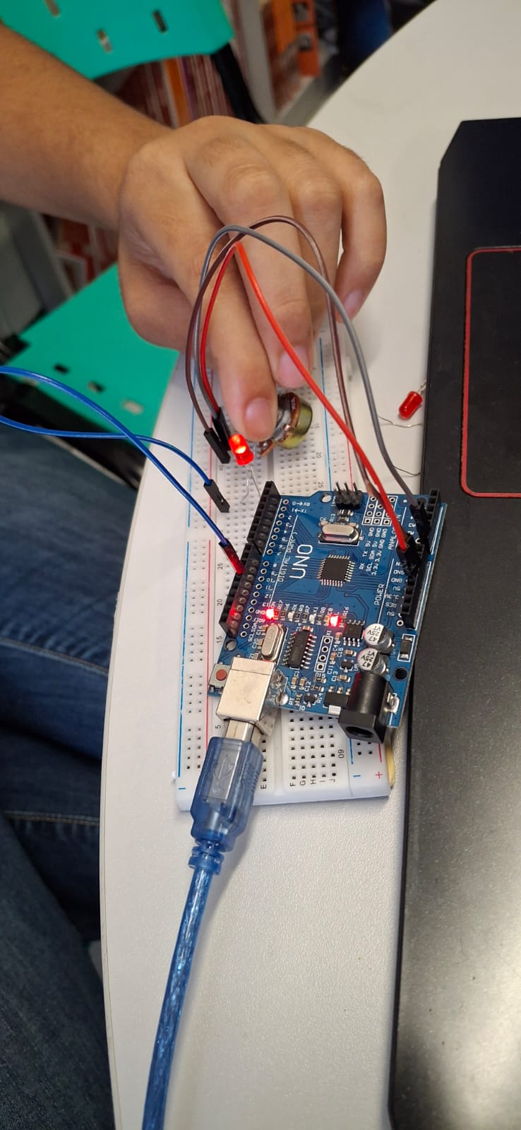 LED com Potenciômetro